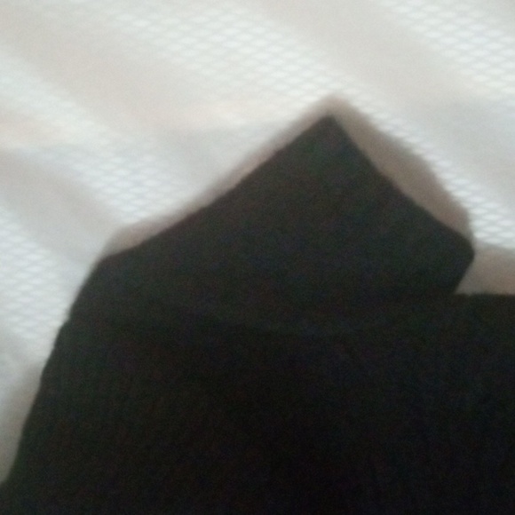 BCBG MAXAZRIA Cowl Neck Short Sleeve Tunic Sweater Black Pre-owned - Picture 6 of 10